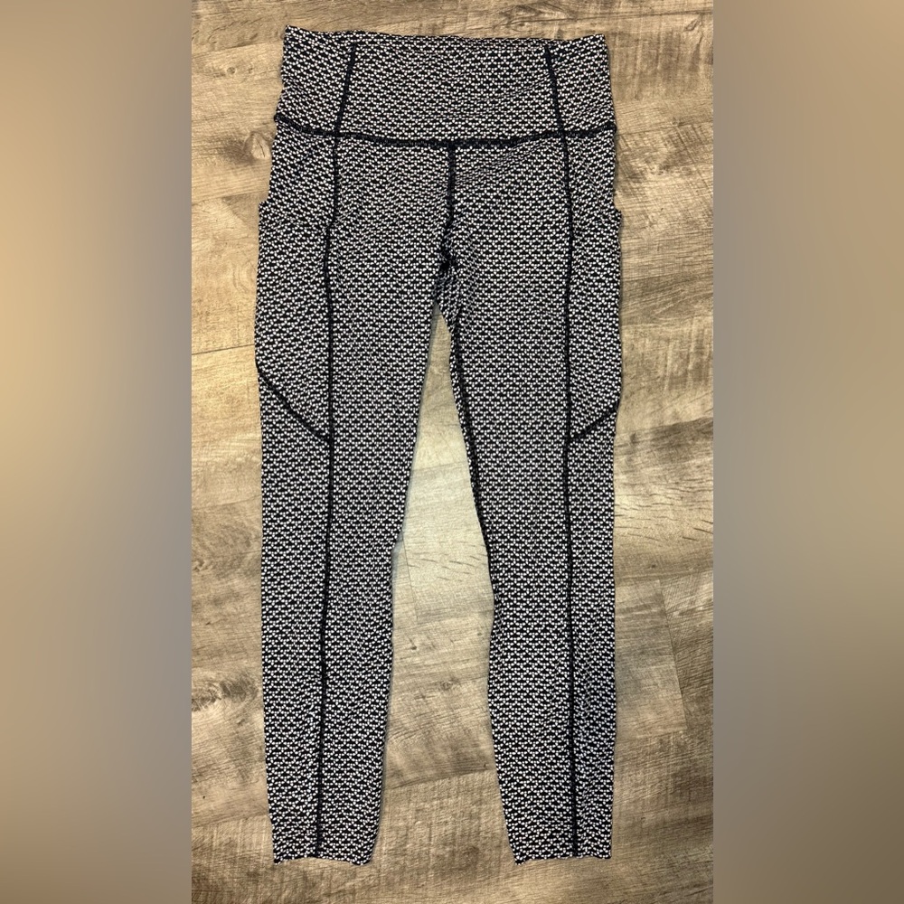 Fast & Free Lululemon leggings 23”, Size 6